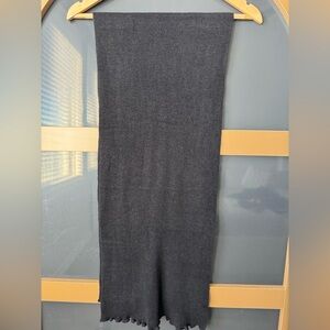 Black Ribbed-Knit Scarf